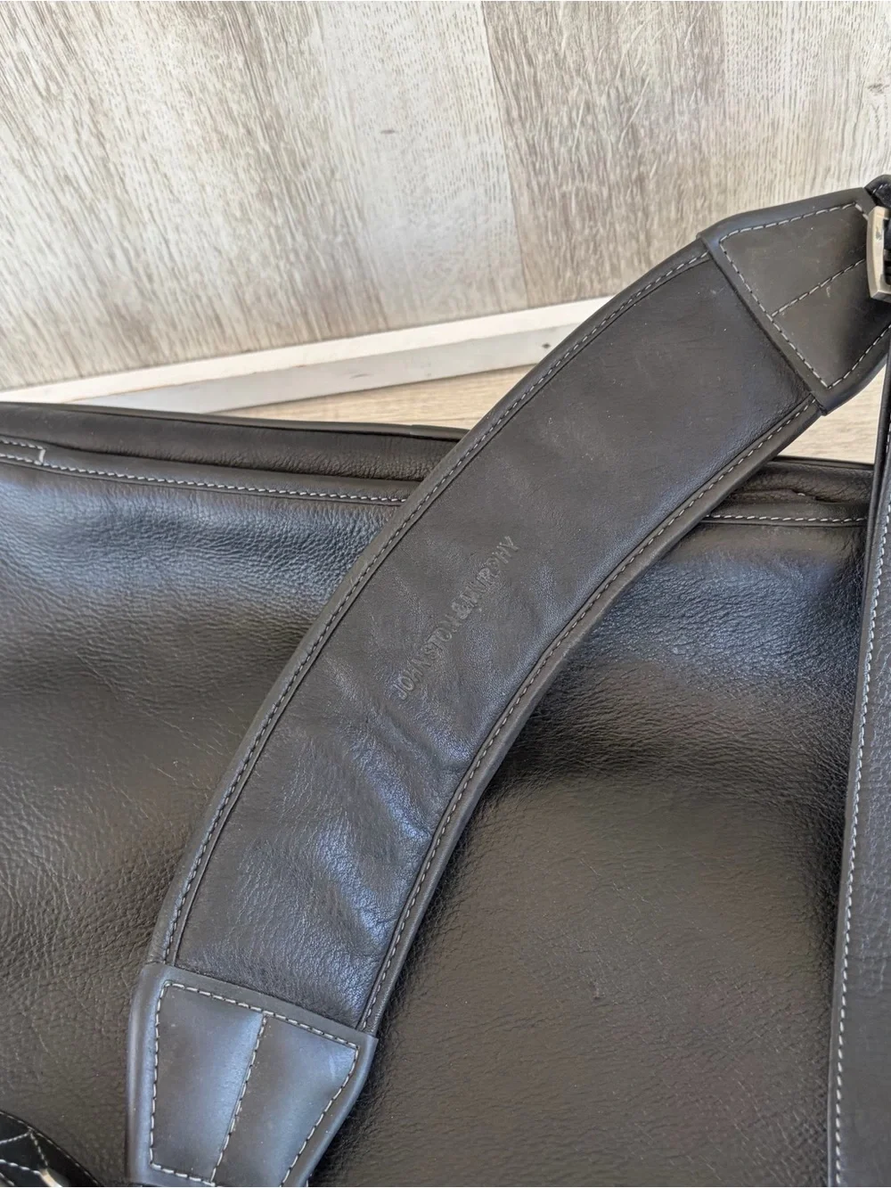 Johnston & Murphy black leather briefcase Messenger Bag Men’s Crossbody Euc